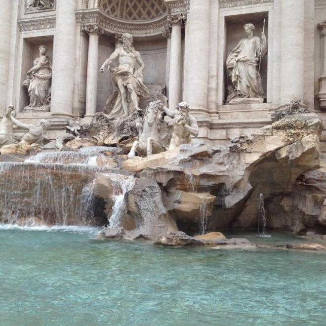 FONTAINE DE TREVI ROME DEC 2013